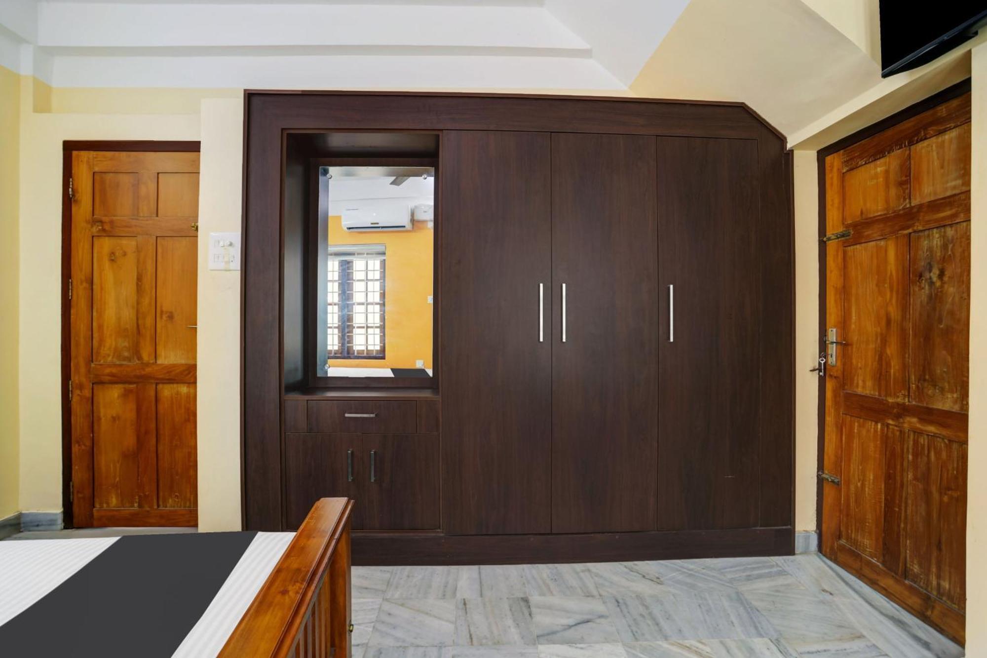 Super Hotel O Lm Residency Thiruvananthapuram Buitenkant foto